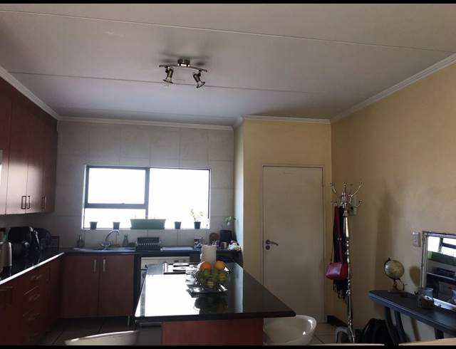 2 BEDROOM APARTMENT TO LET IN SUNNINGHILL